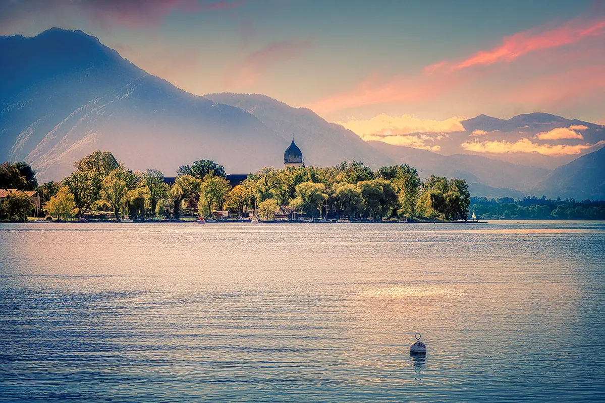 Ein Steg am See
